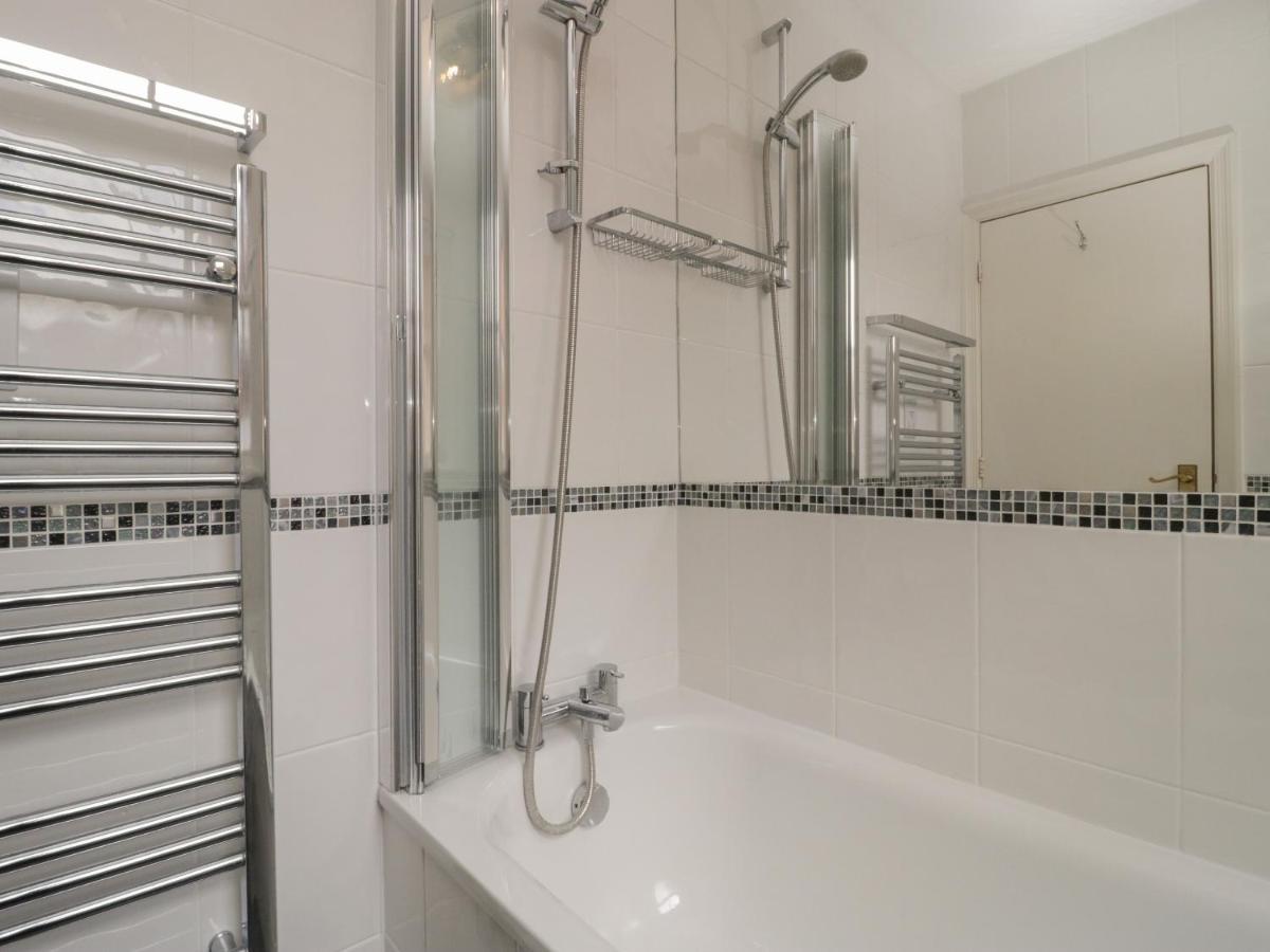 1 Abbey Court Apartman Sherborne  Kültér fotó