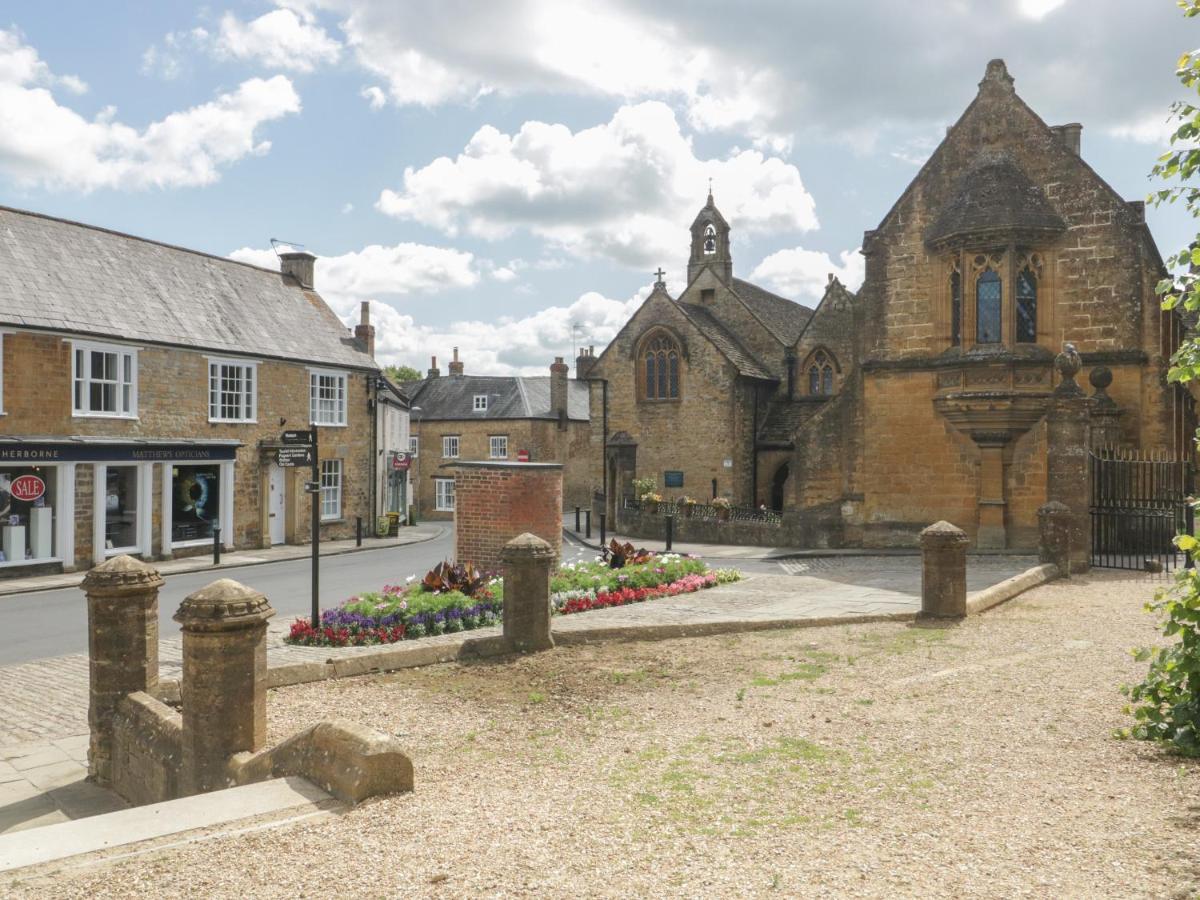 1 Abbey Court Apartman Sherborne  Kültér fotó